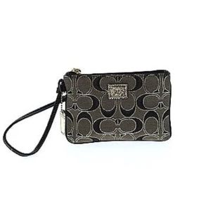 Coach Heart Poppy Wristlet